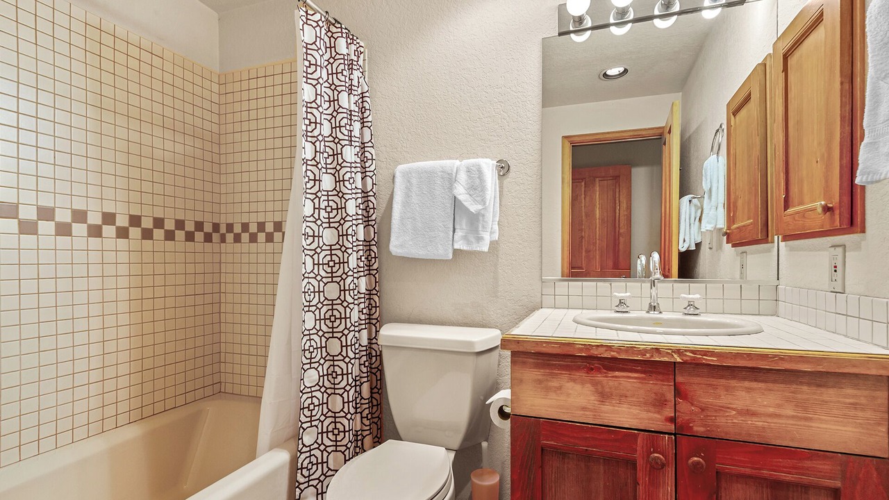 Photo of Bathroom in Peak 9