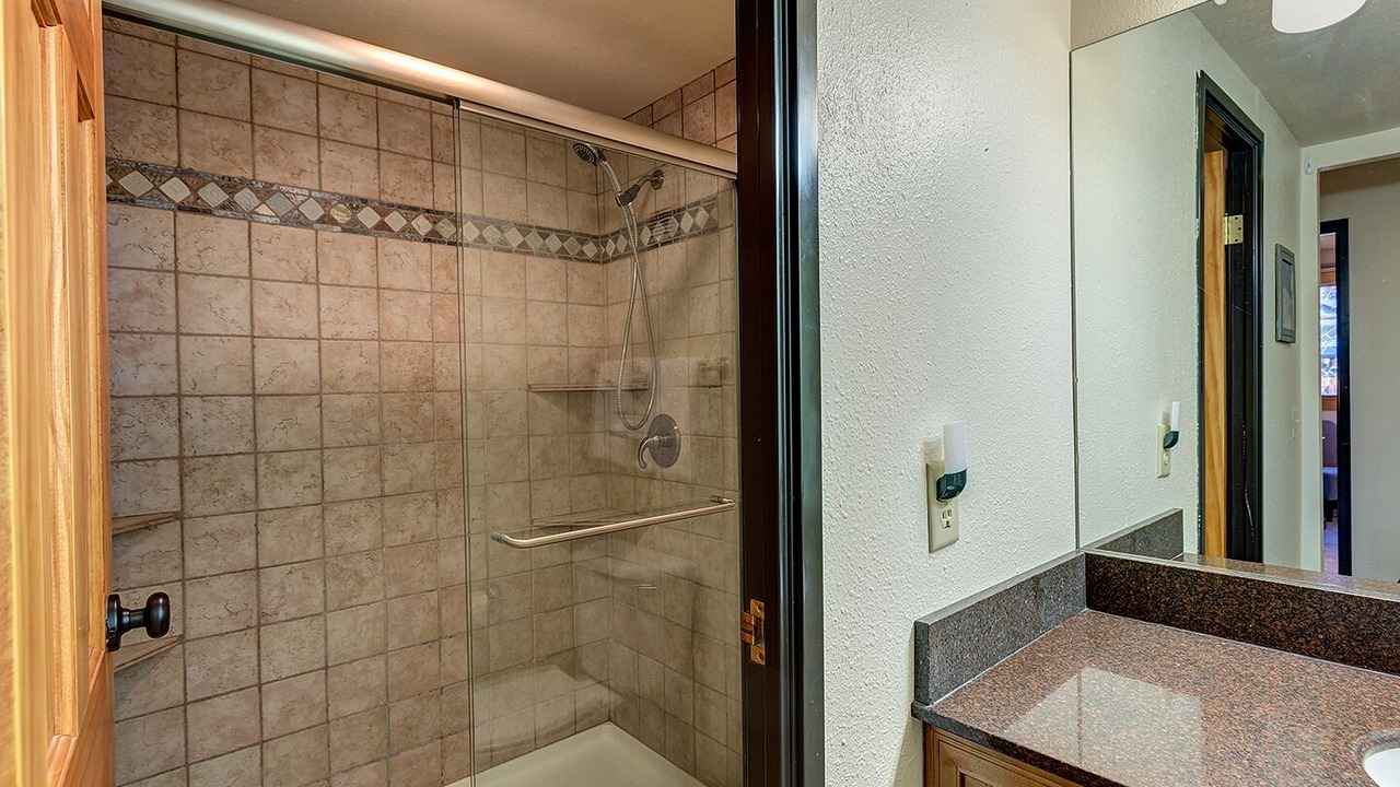 Photo of Bathroom in Peak 9