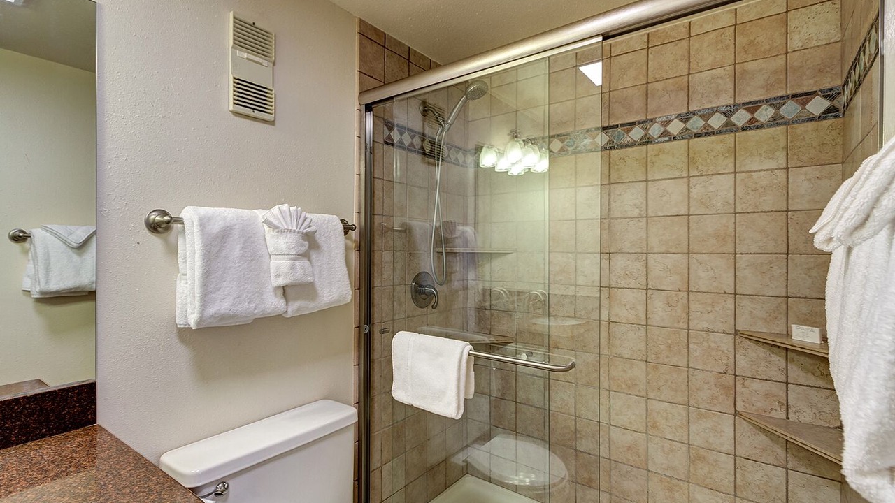 Photo of Bathroom in Peak 9
