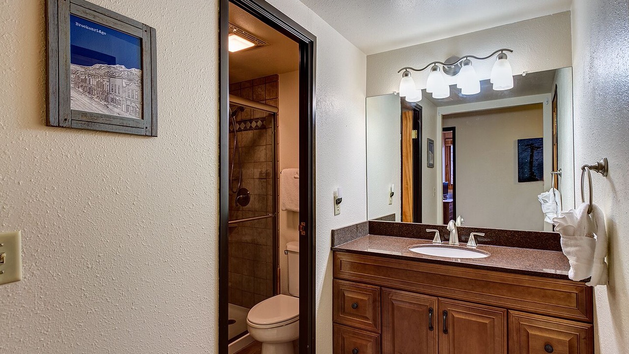 Photo of Bathroom in Peak 9