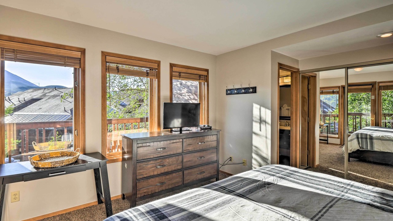 Photo of Bedroom in Four O'Clock