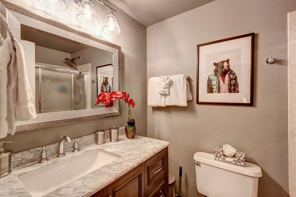 Photo of Bathroom in Four O'Clock