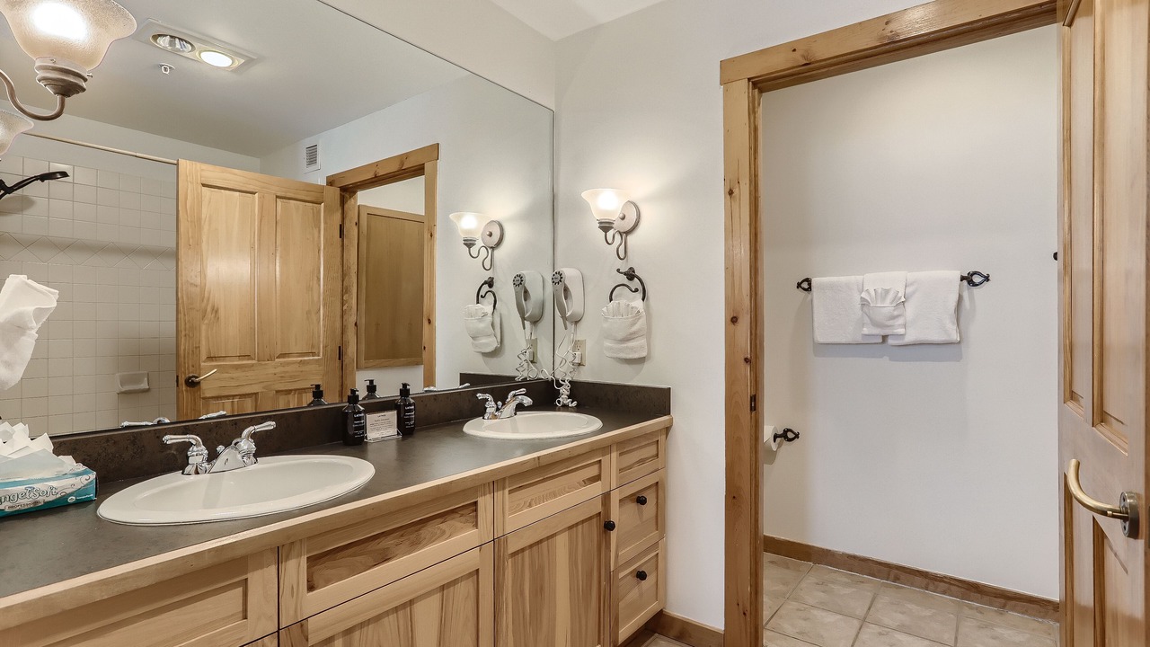 Photo of Bathroom in River Run