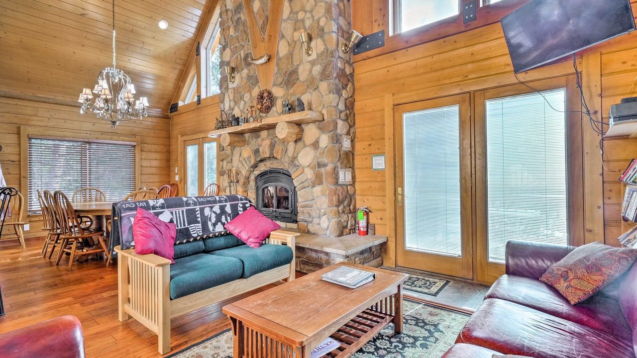 Photo of Livingroom in Warm Springs