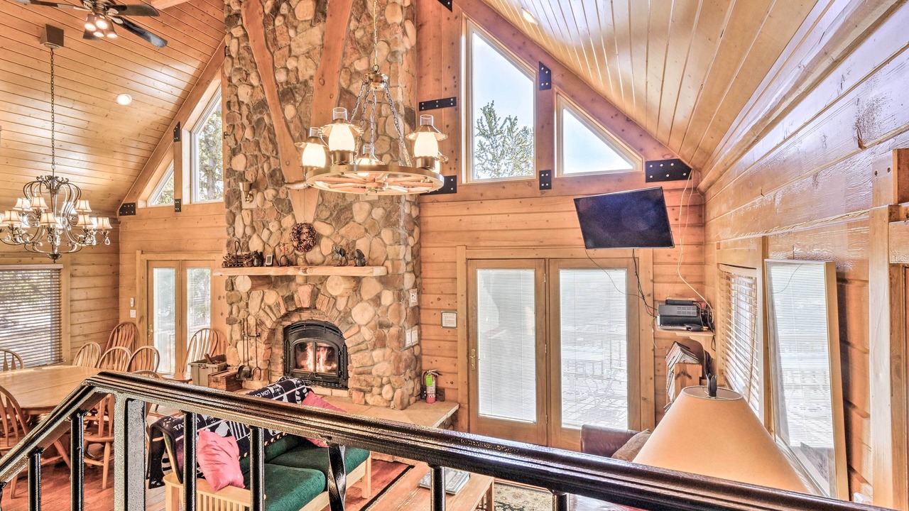Photo of Livingroom in Warm Springs