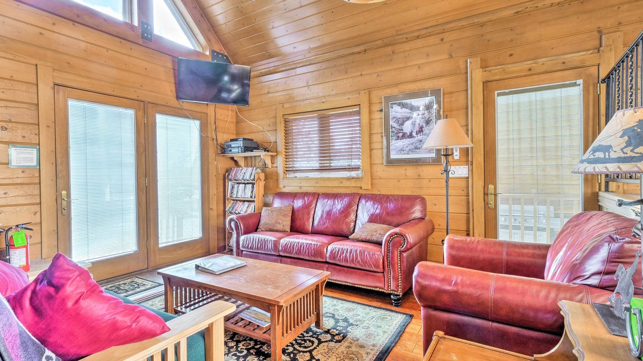 Photo of Livingroom in Warm Springs