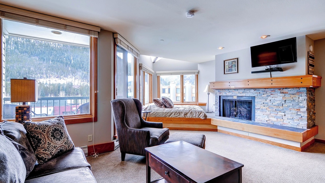 Photo of Livingroom in Lakeside Village