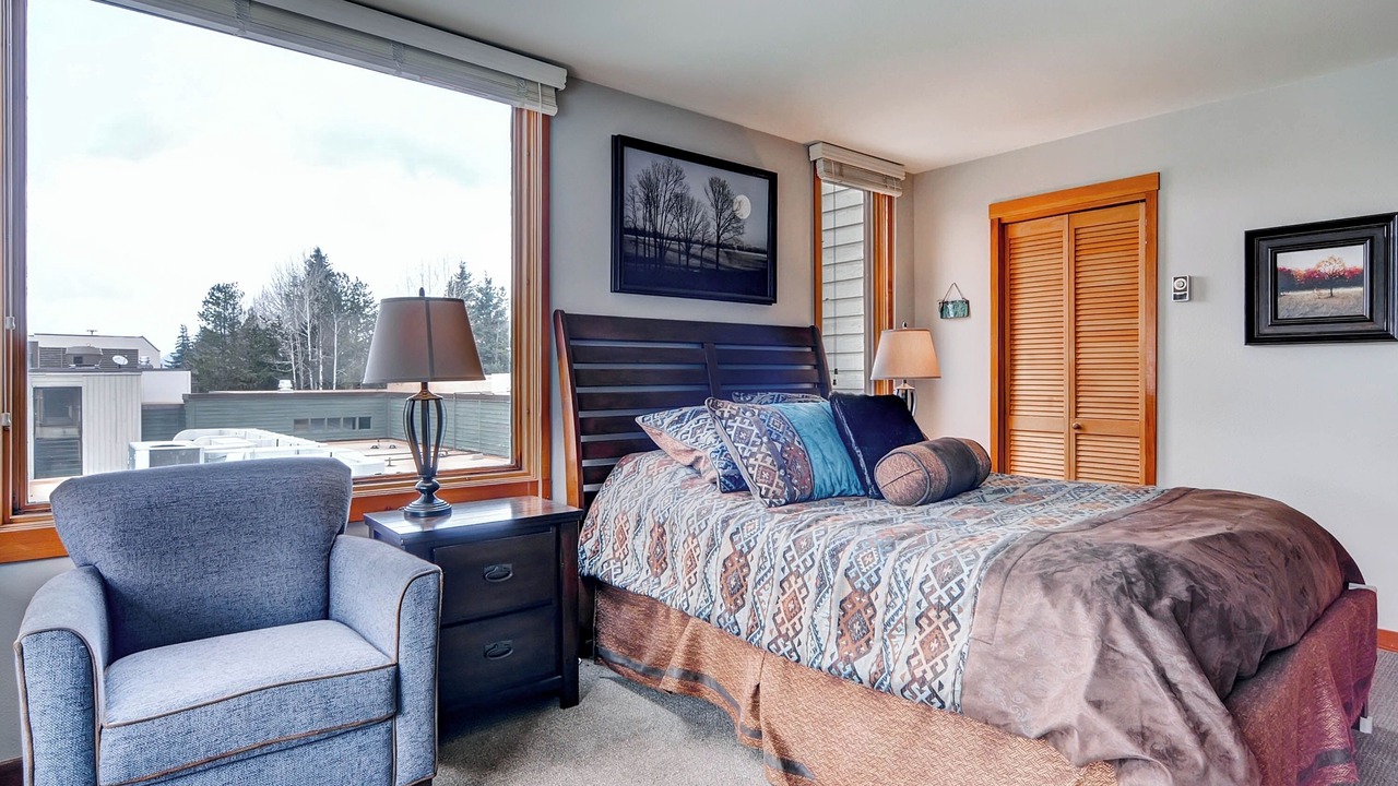 Photo of Bedroom in Lakeside Village