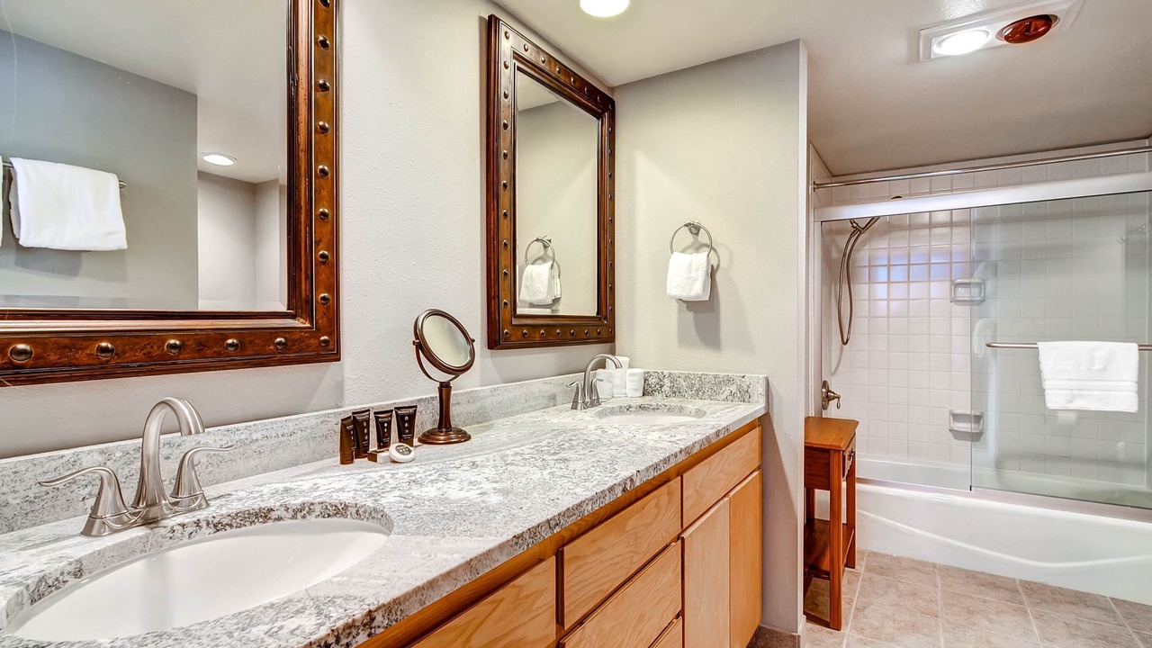 Photo of Bathroom in Lakeside Village