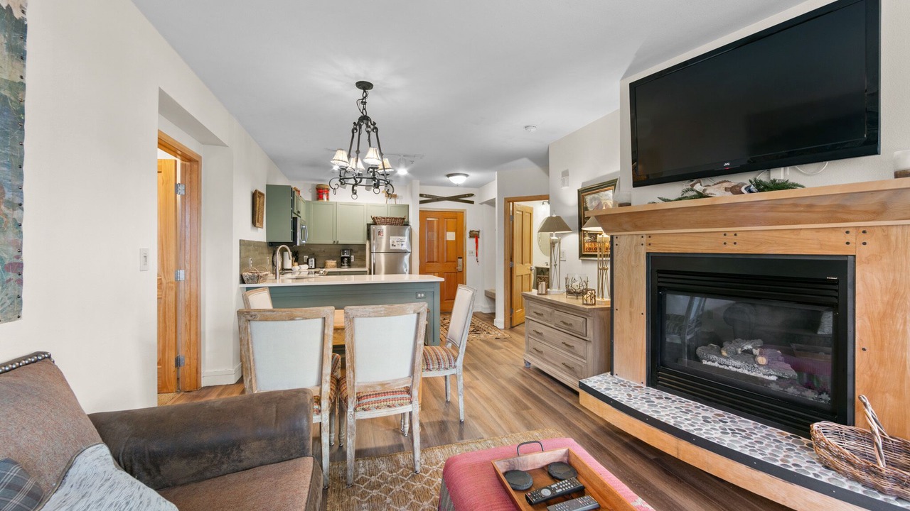 Photo of Livingroom in River Run