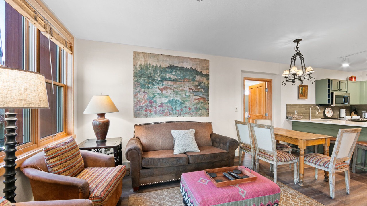 Photo of Livingroom in River Run