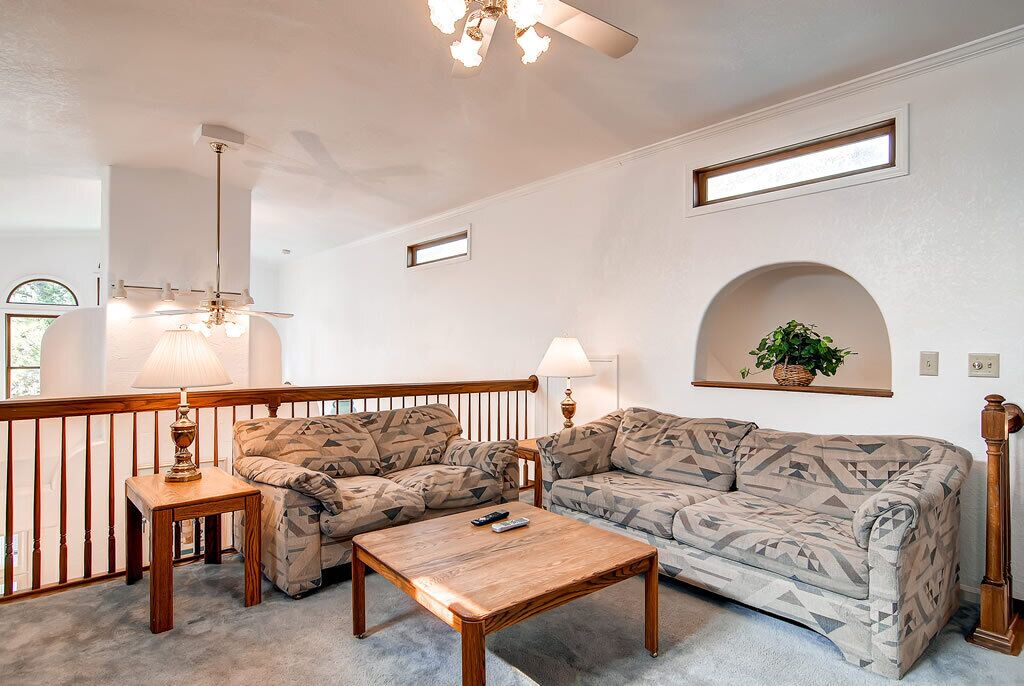 Photo of Livingroom in Warrior's Mark West