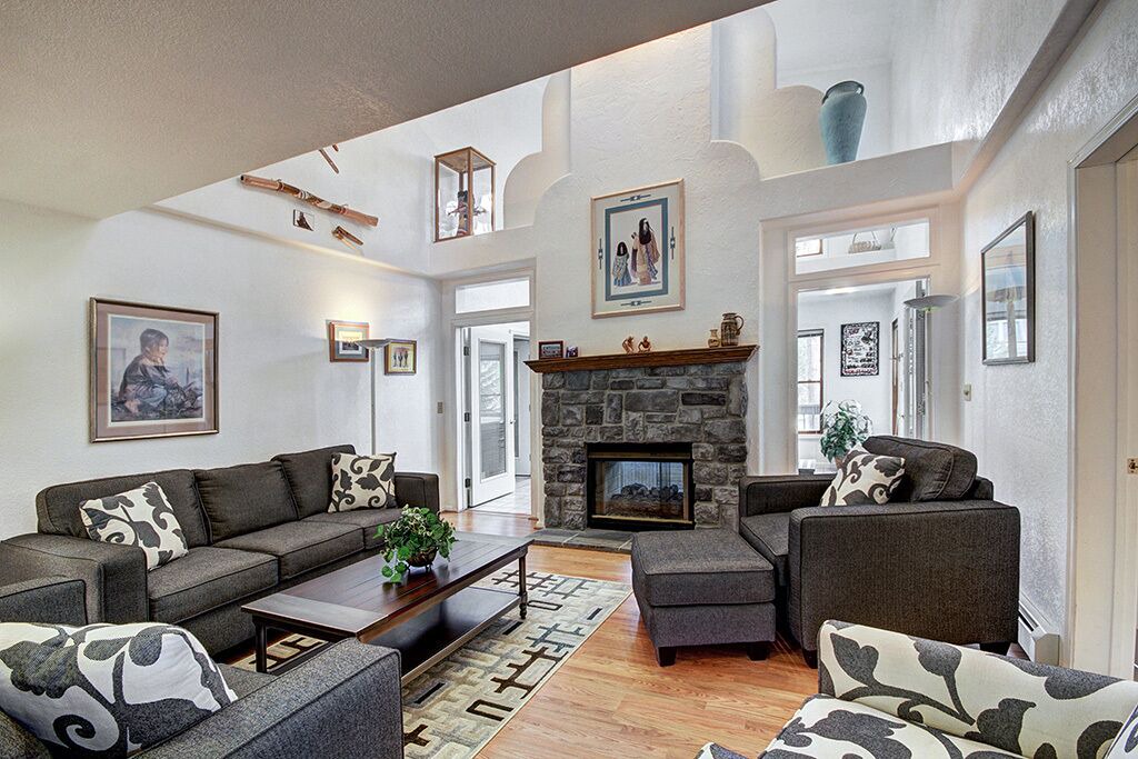Photo of Livingroom in Warrior's Mark West