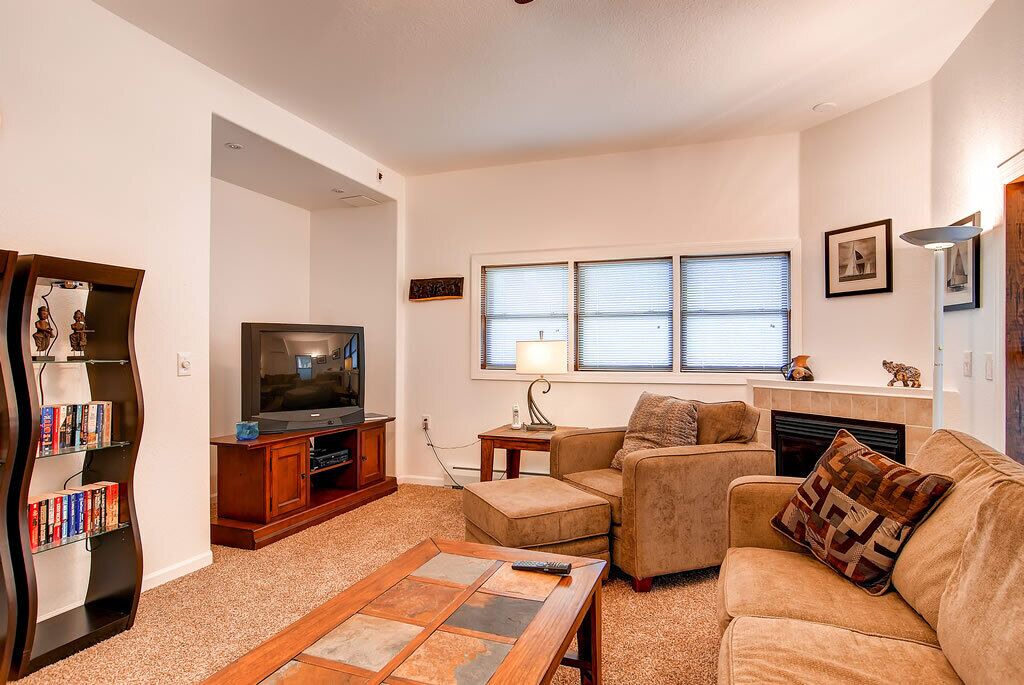 Photo of Livingroom in Warrior's Mark West