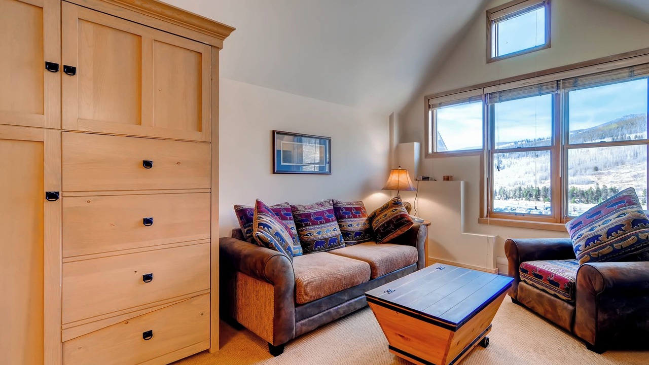 Photo of Livingroom in River Run