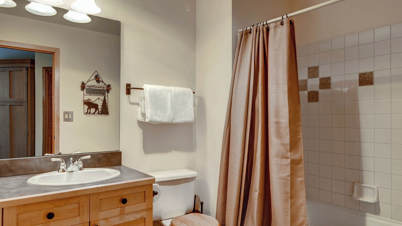 Photo of Bathroom in River Run