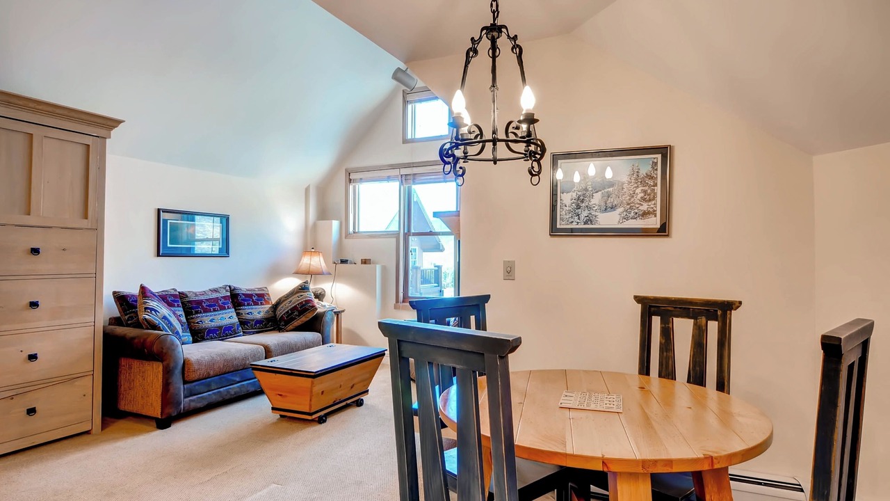 Photo of Livingroom in River Run