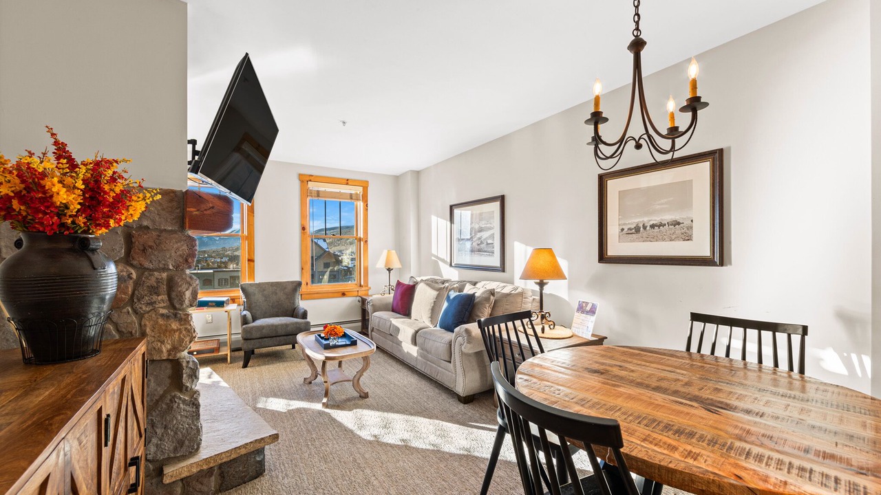 Photo of Livingroom in River Run