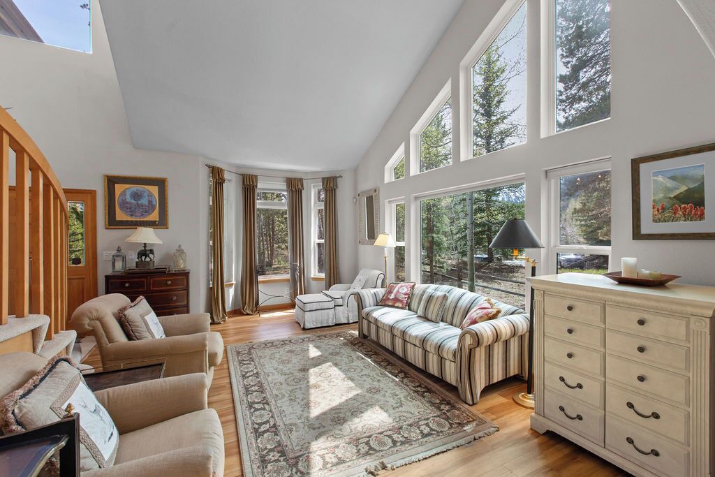 Photo of Livingroom in Three Peaks
