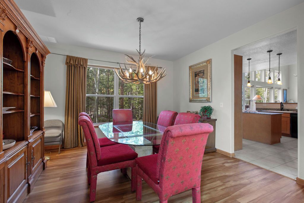 Photo of Livingroom in Three Peaks