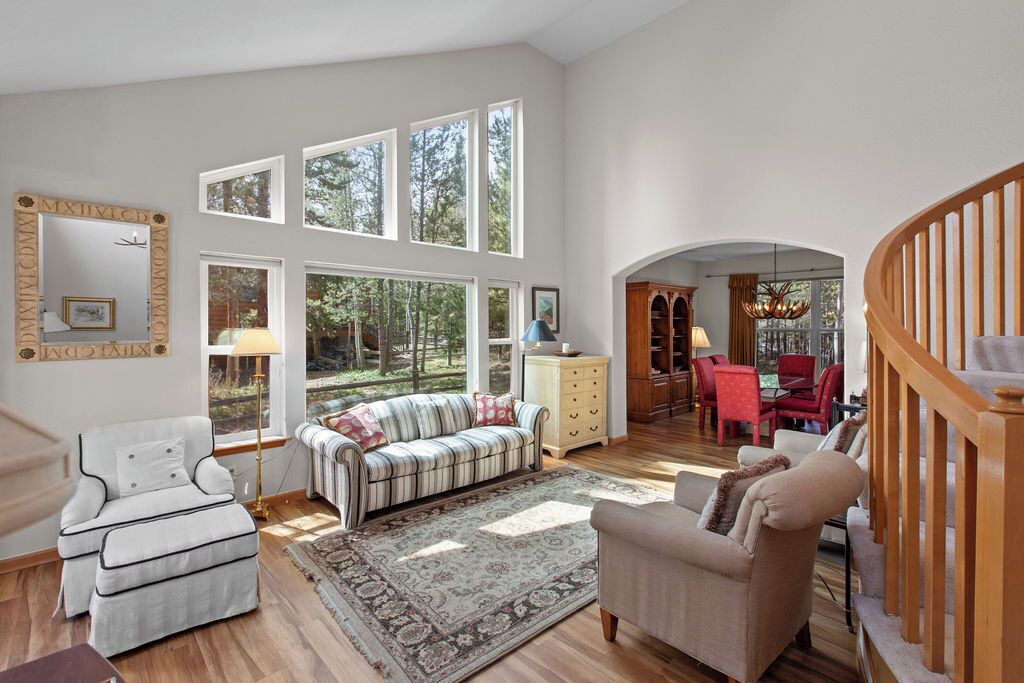 Photo of Livingroom in Three Peaks