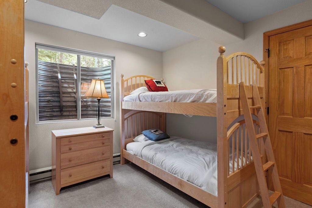 Photo of Bedroom in Three Peaks