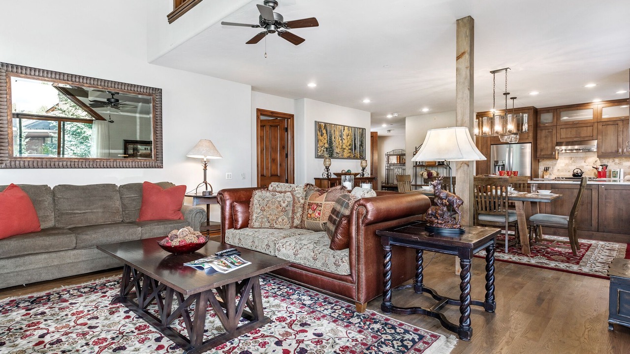 Photo of Livingroom in Edwards