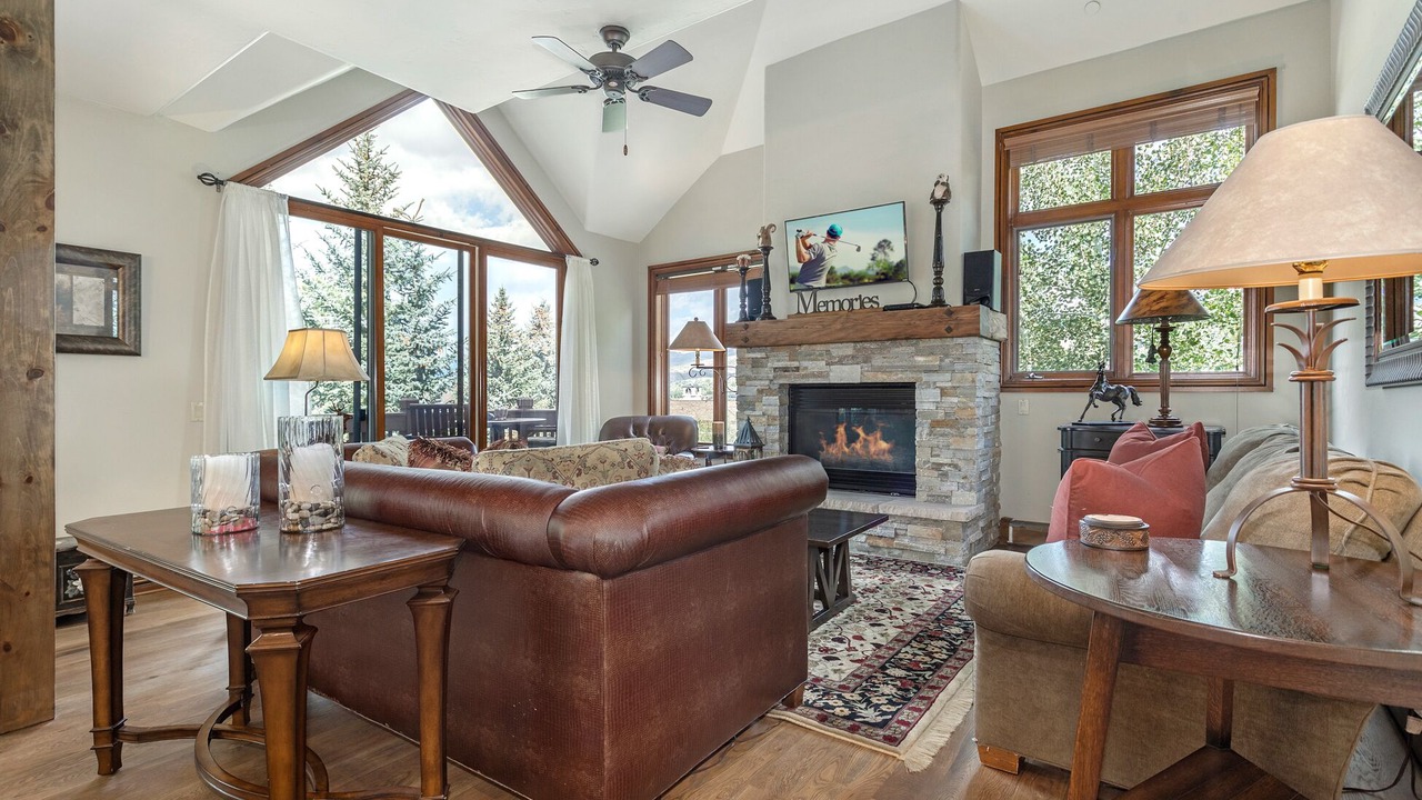 Photo of Livingroom in Edwards