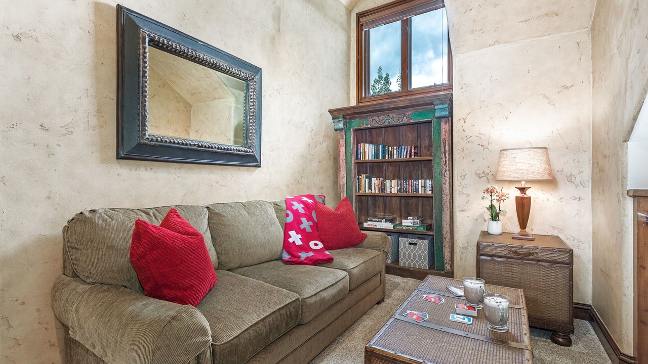 Photo of Livingroom in Edwards
