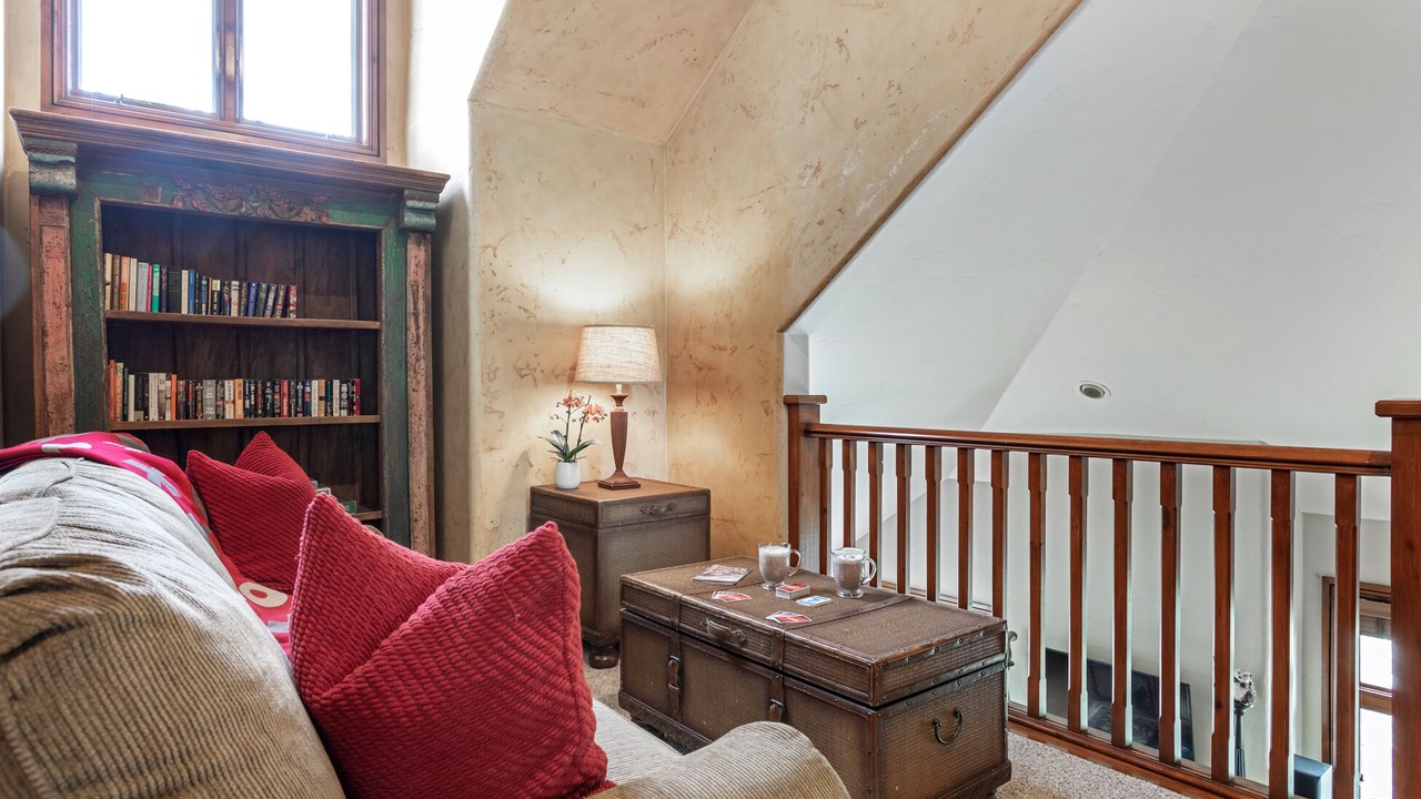Photo of Livingroom in Edwards