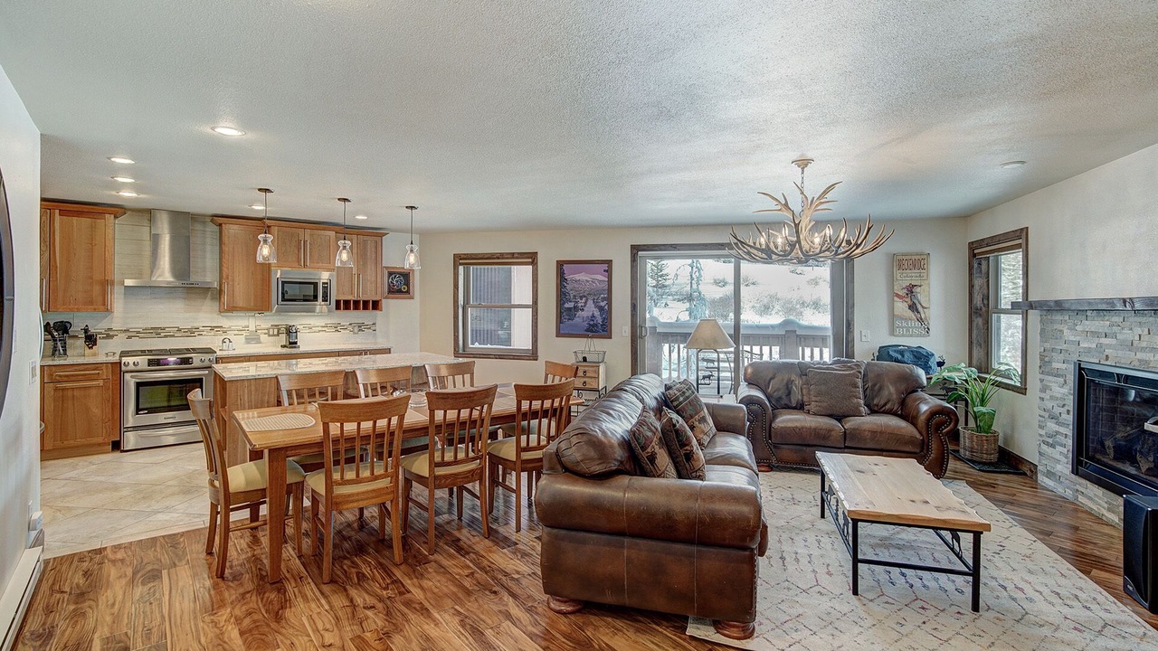 Photo of Livingroom in Peak 8