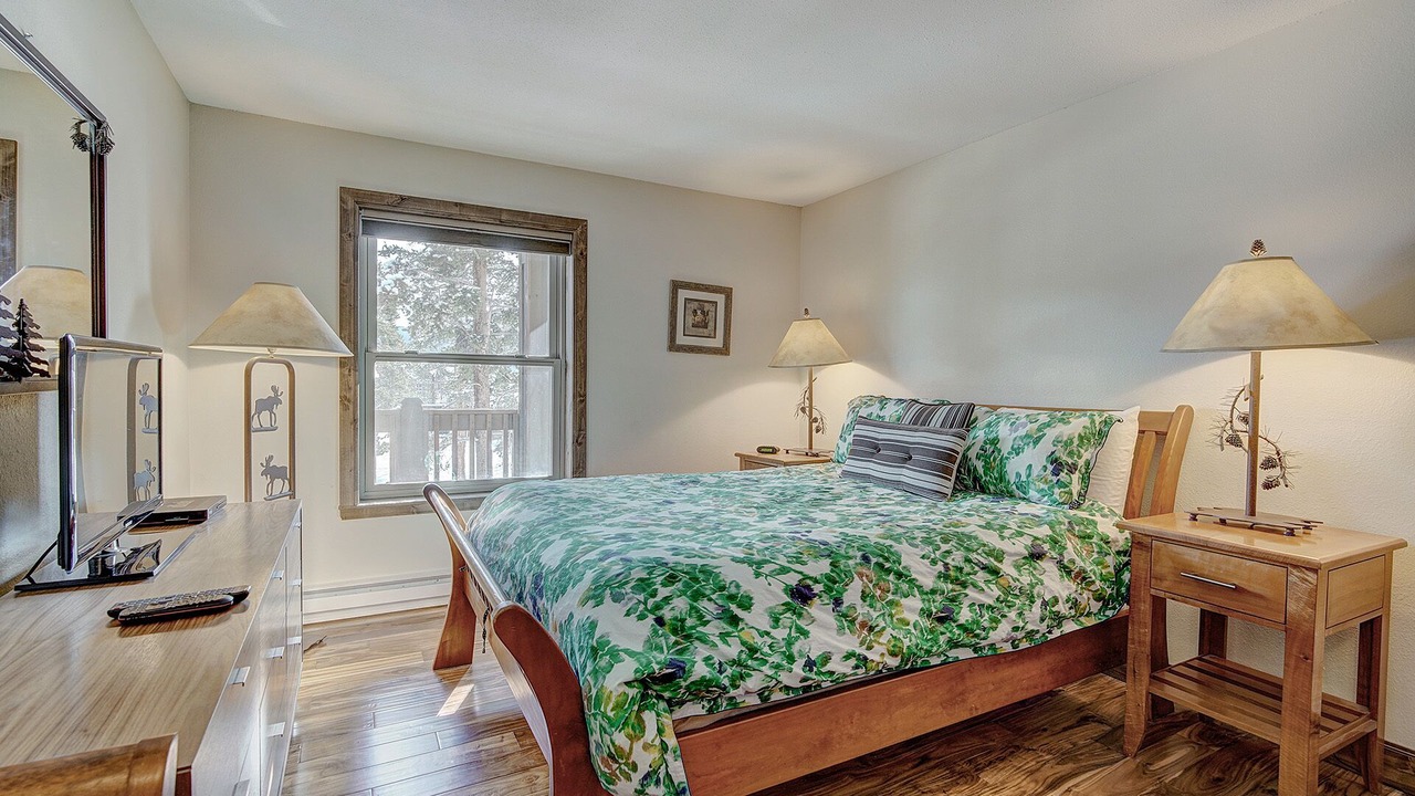 Photo of Bedroom in Peak 8