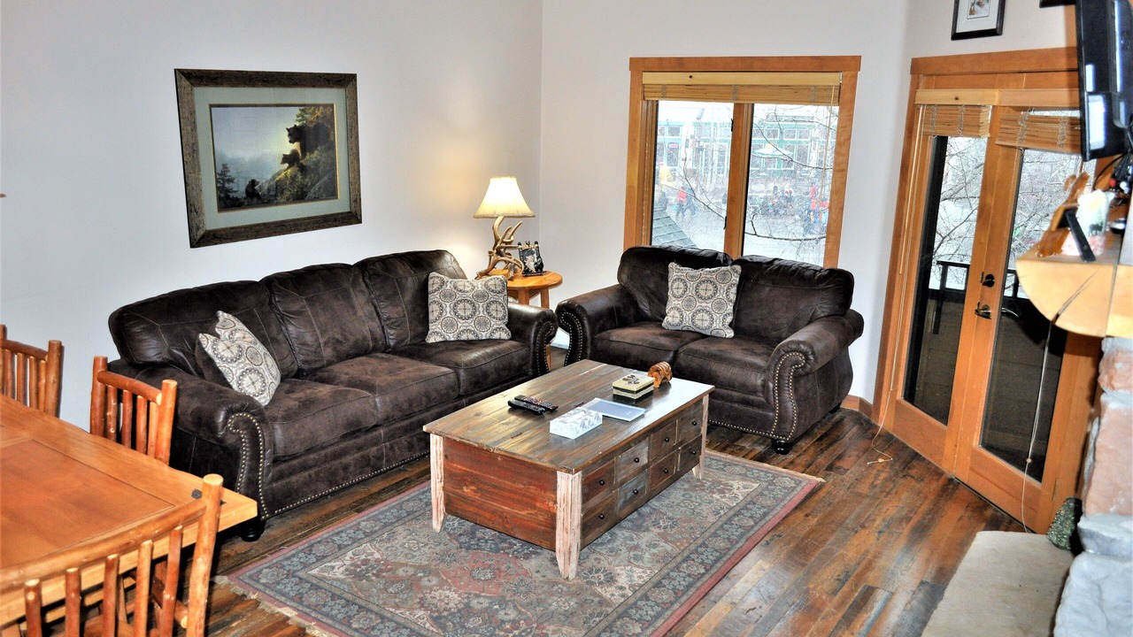 Photo of Livingroom in River Run