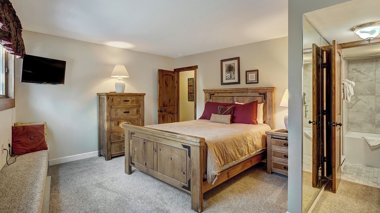 Photo of Bedroom in Four O'Clock