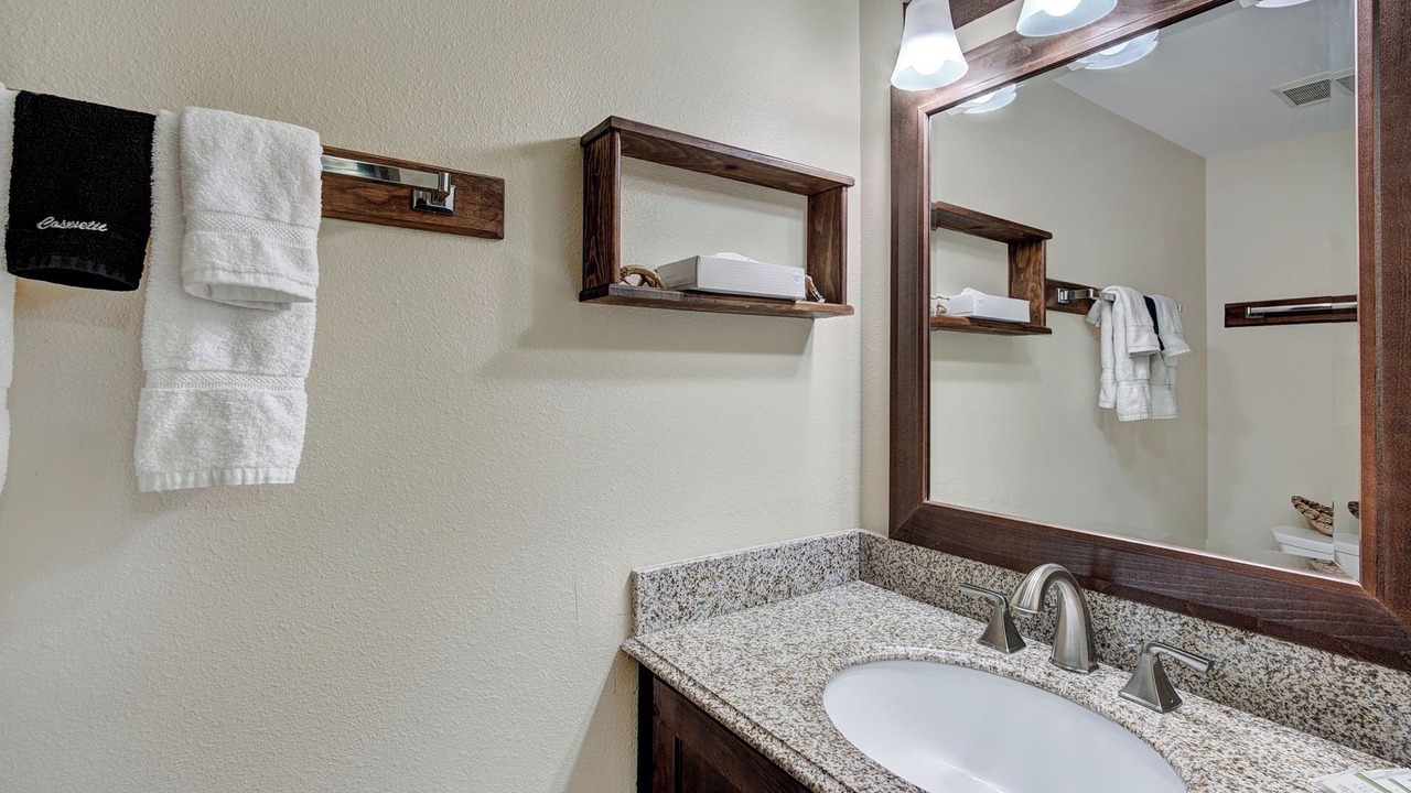 Photo of Bathroom in Four O'Clock