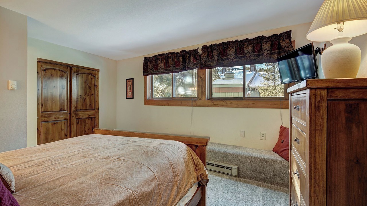 Photo of Bedroom in Four O'Clock