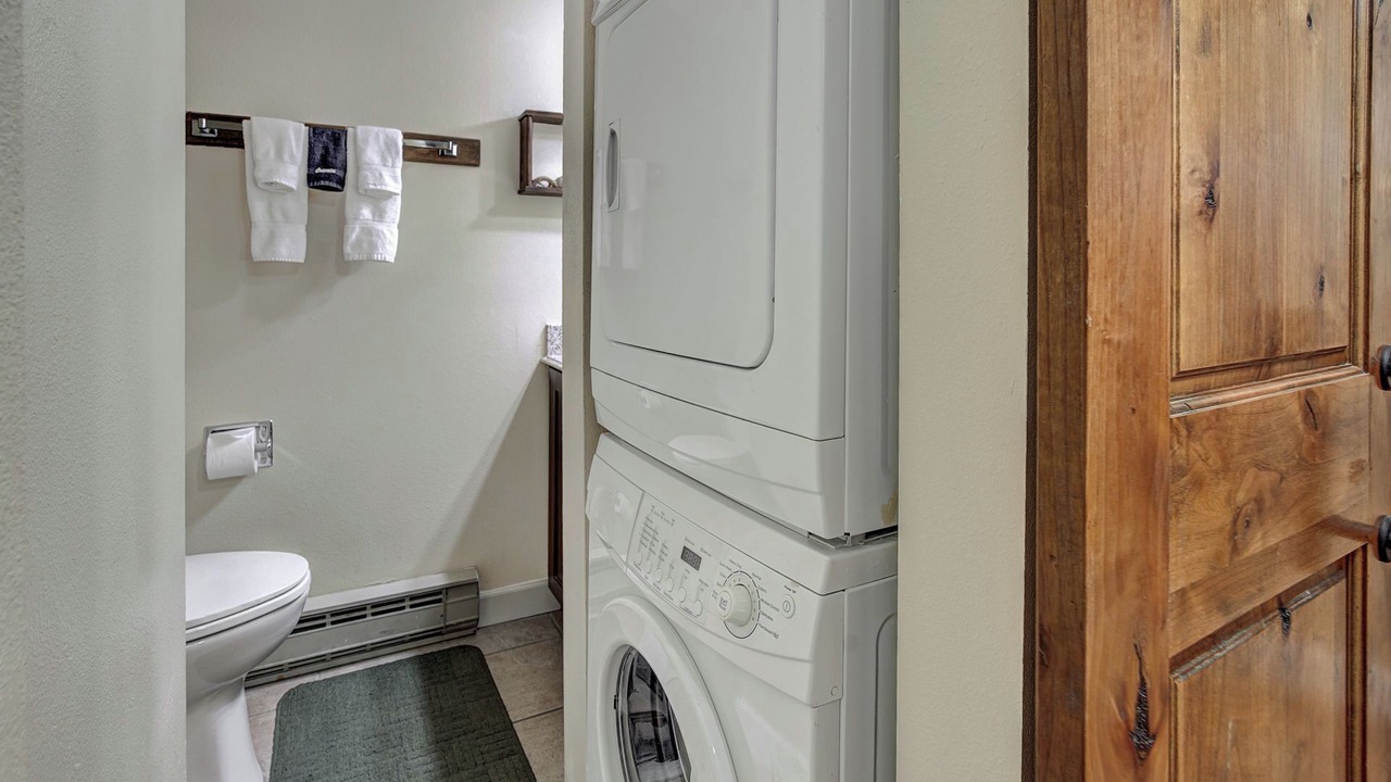 Photo of Bathroom in Four O'Clock