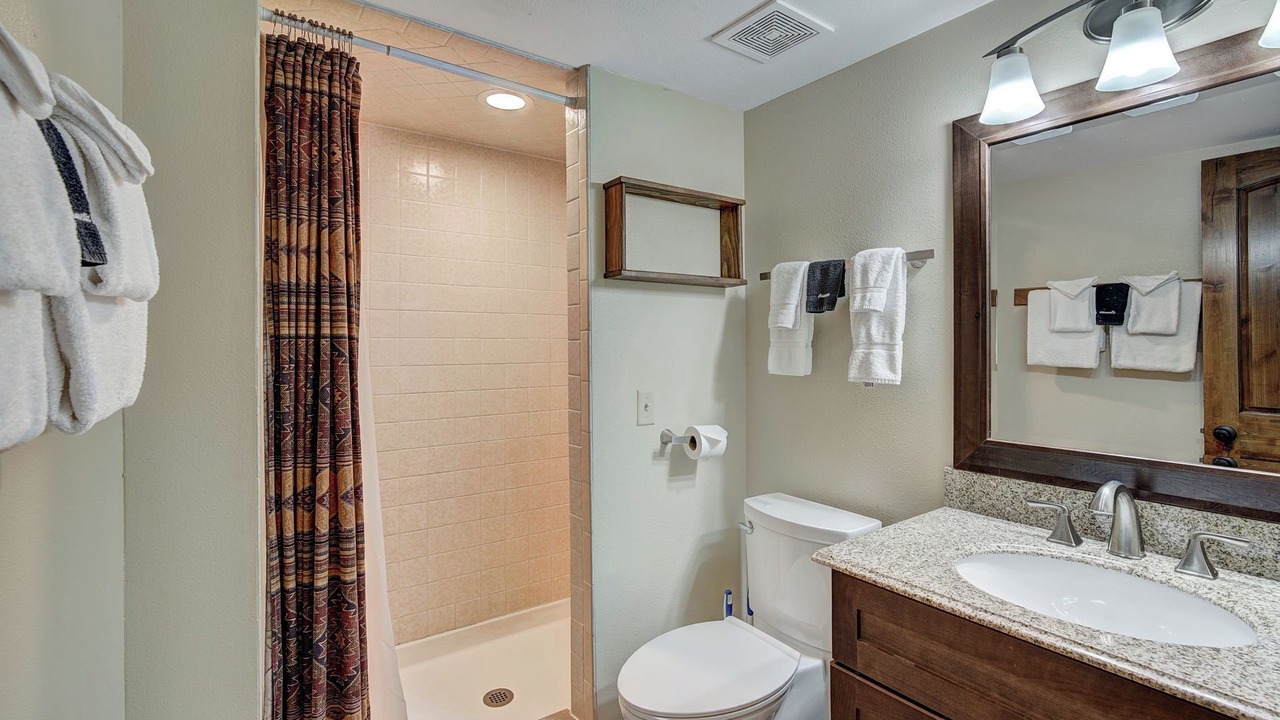 Photo of Bathroom in Four O'Clock
