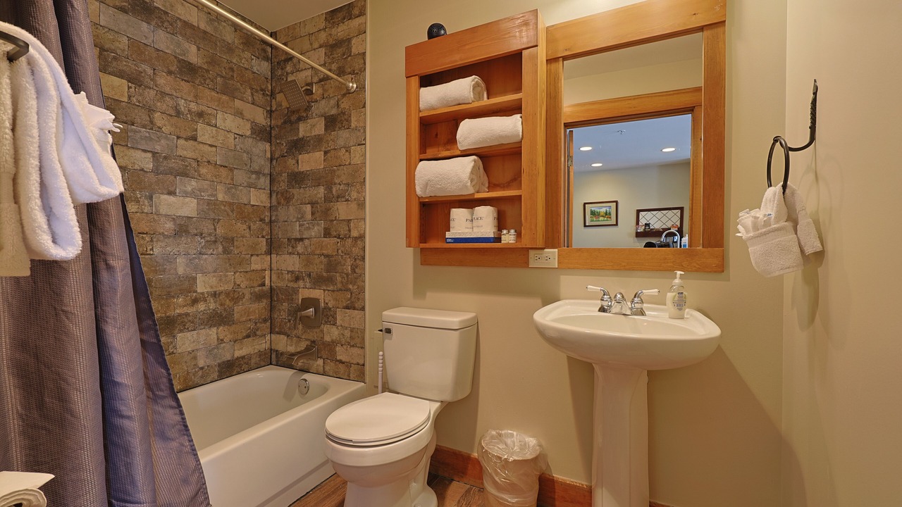 Photo of Bathroom in River Run