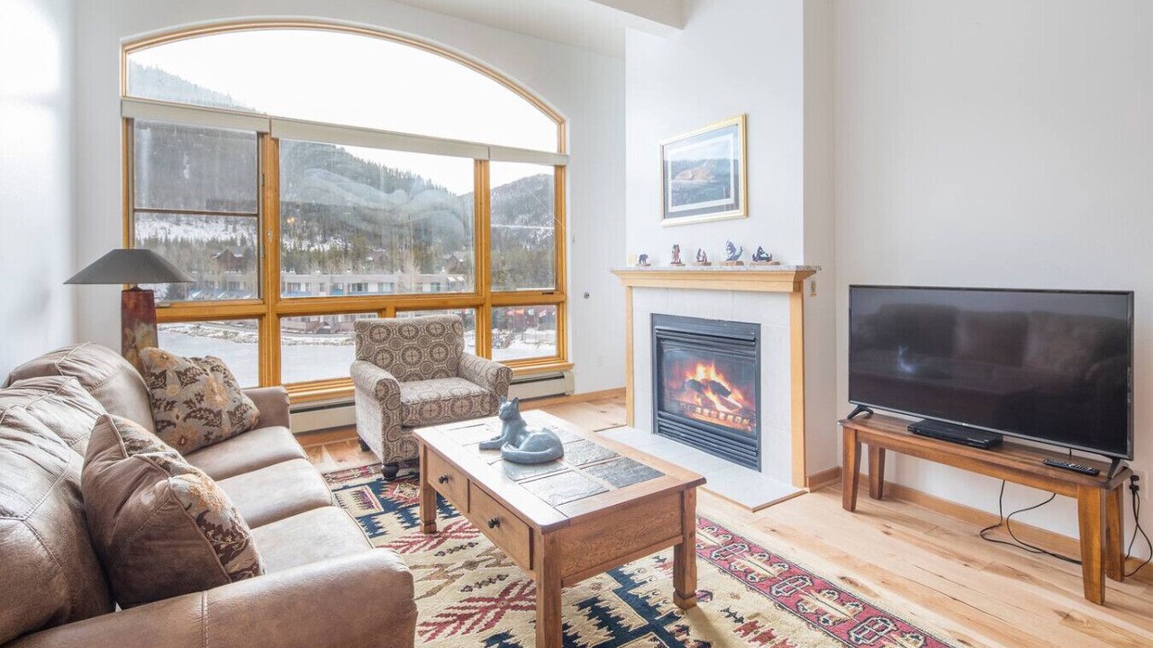 Photo of Livingroom in Lakeside Village