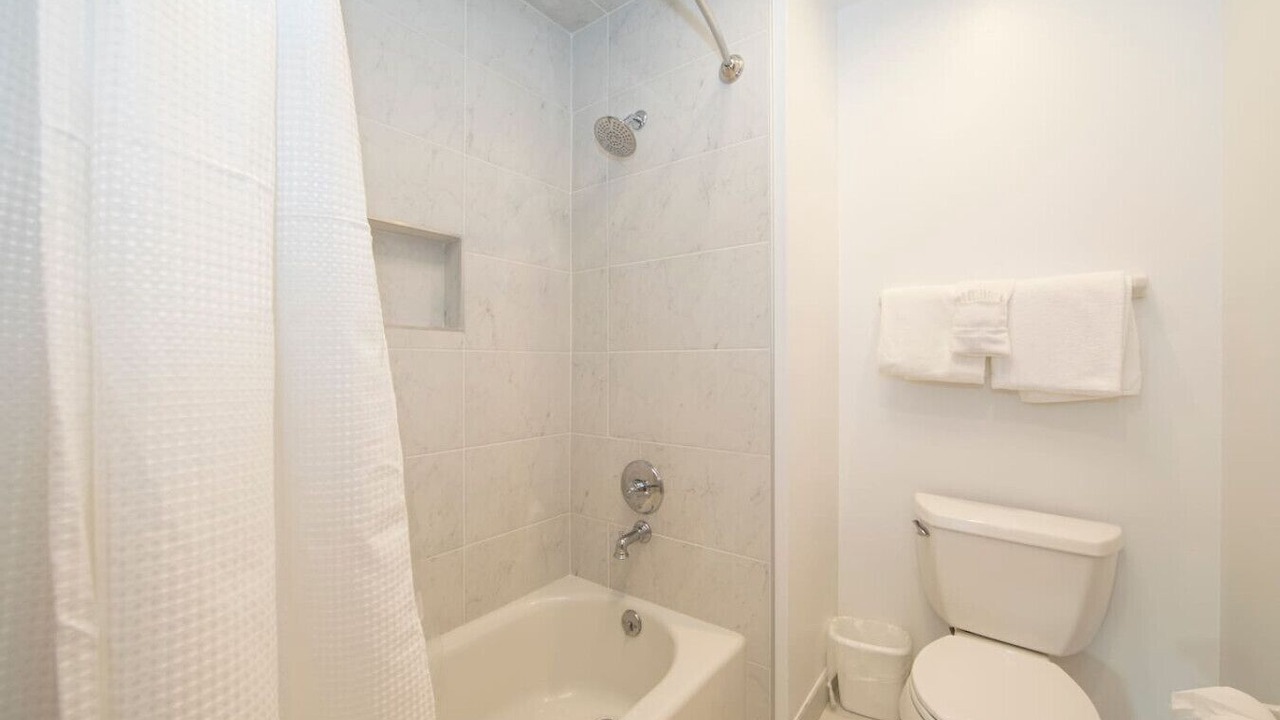 Photo of Bathroom in Lakeside Village