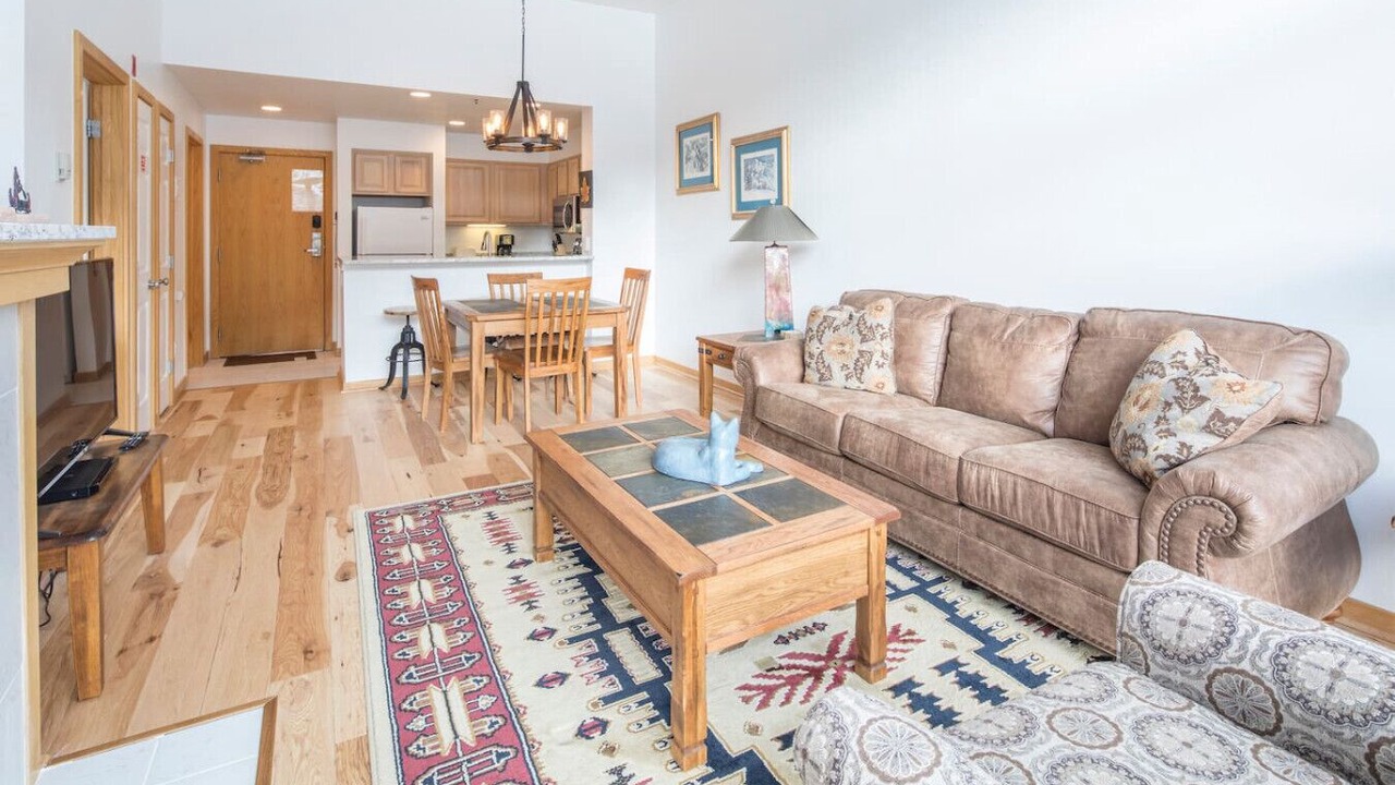 Photo of Livingroom in Lakeside Village
