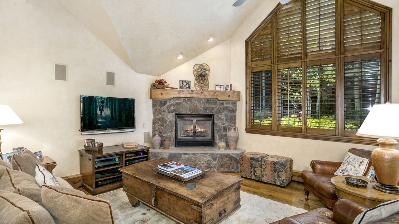 Photo of Livingroom in Edwards