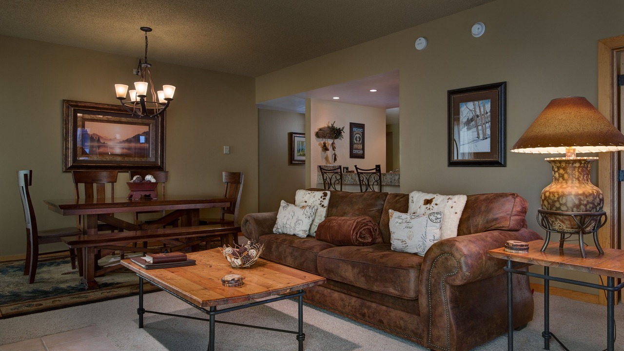 Photo of Bedroom in Peak 9