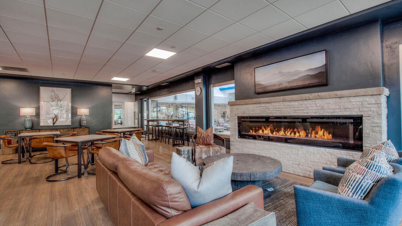 Photo of Livingroom in Peak 9