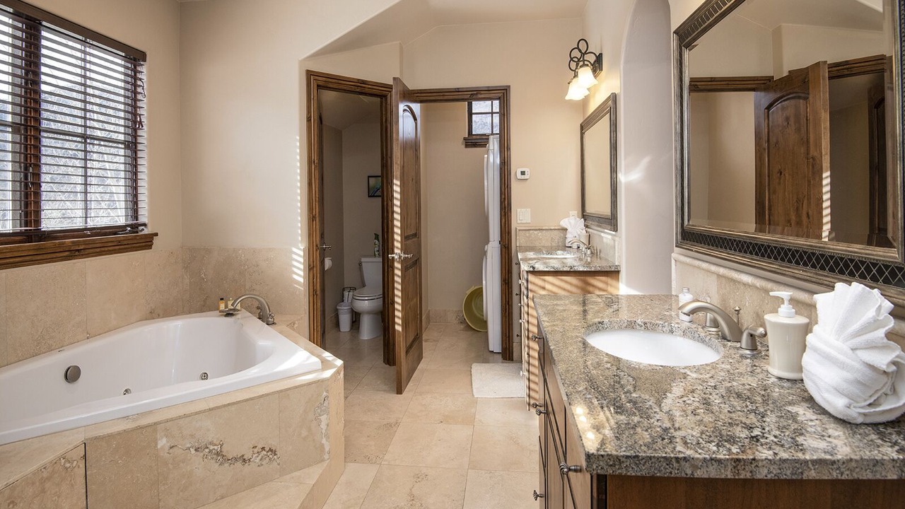 Photo of Bathroom in Highland Meadows
