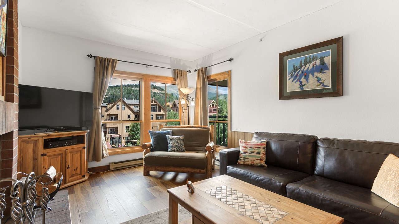 Photo of Livingroom in Peak 9