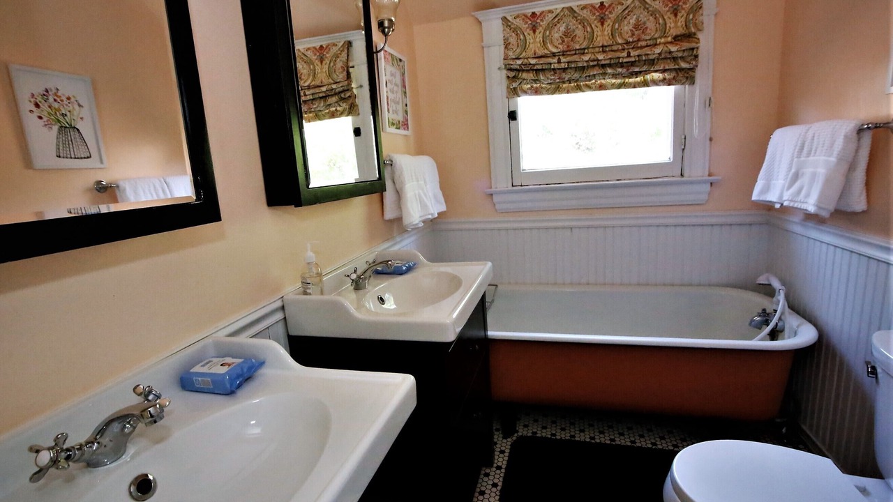 Photo of Bathroom in Old North End