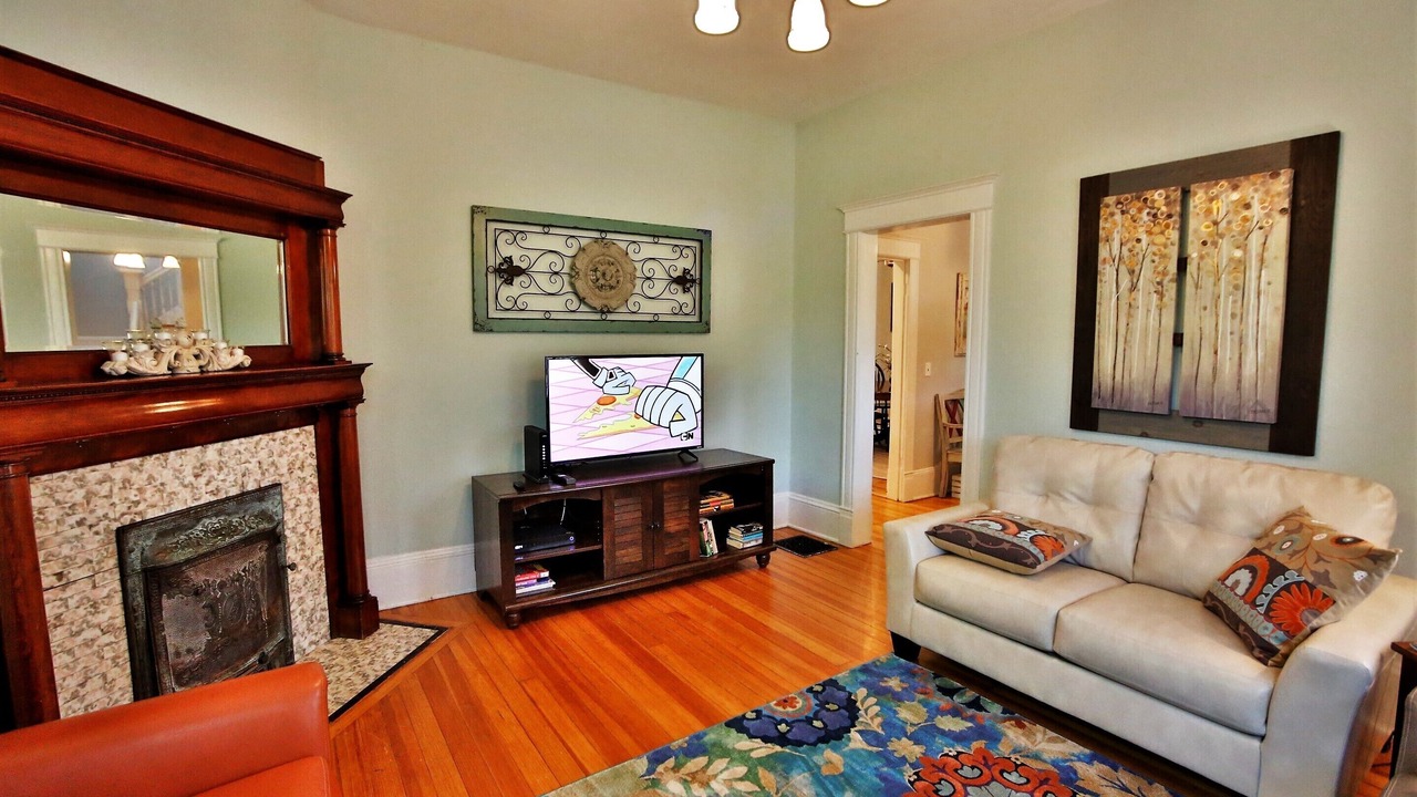 Photo of Livingroom in Old North End