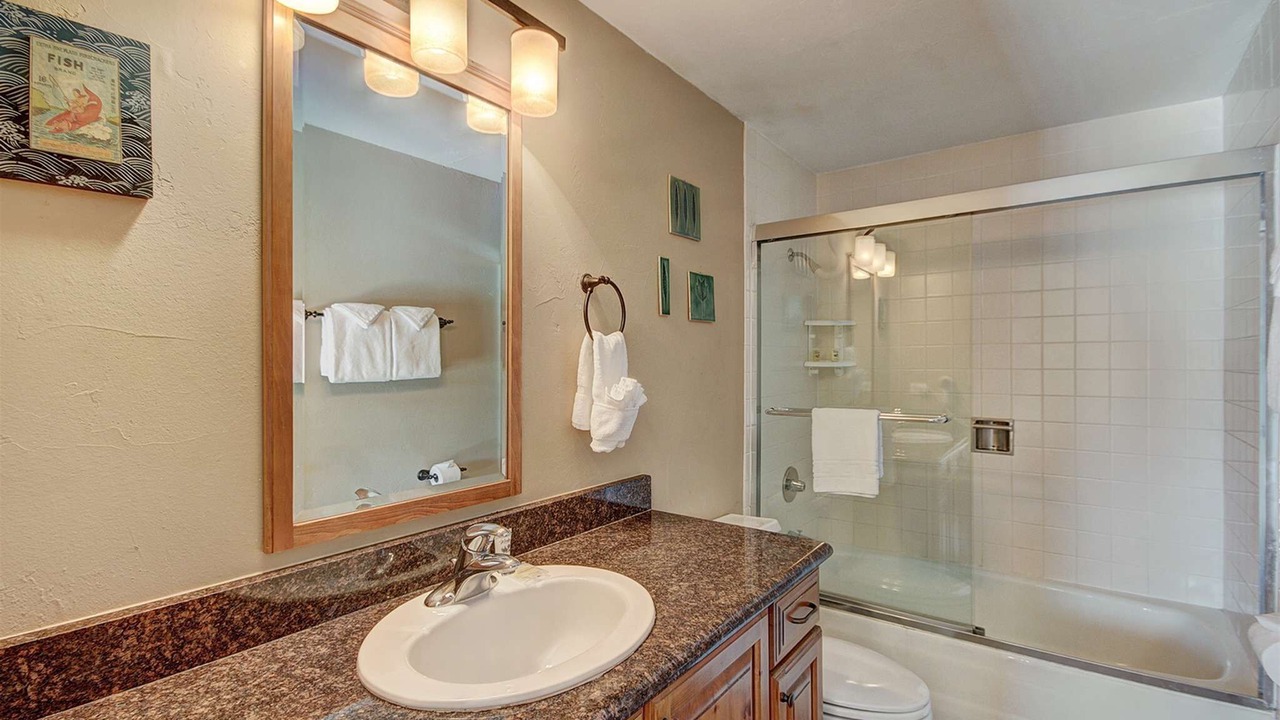 Photo of Bathroom in Peak 9